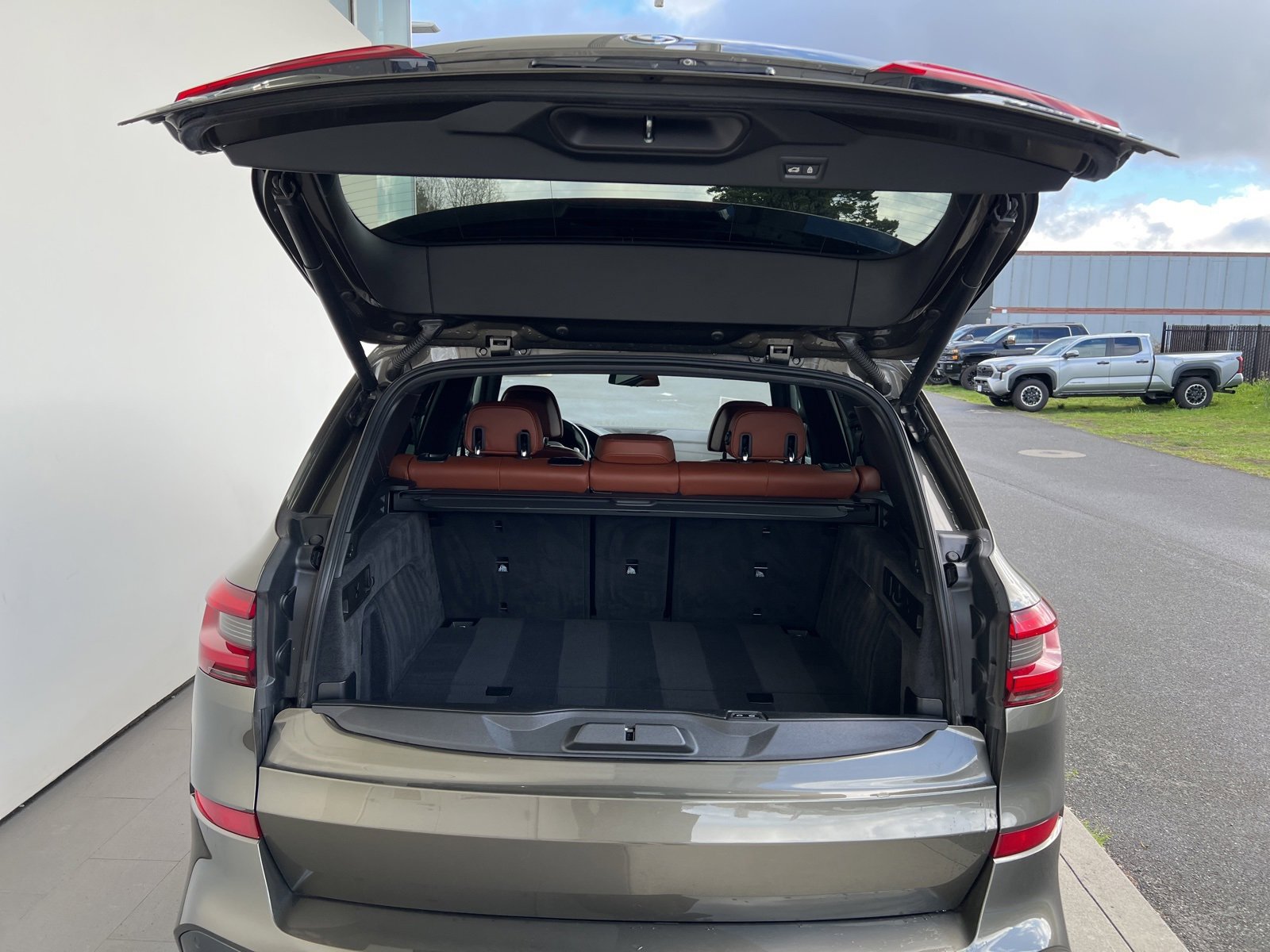 Used 2022 BMW X5 xDrive45e w/ M Sport Package image 7