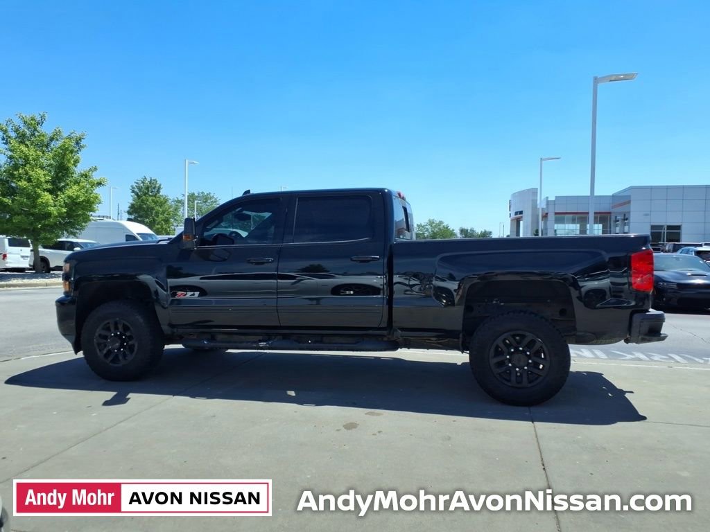 Used 2019 Chevrolet Silverado 2500 LT w/ Midnight Edition AWD/4WD image 5