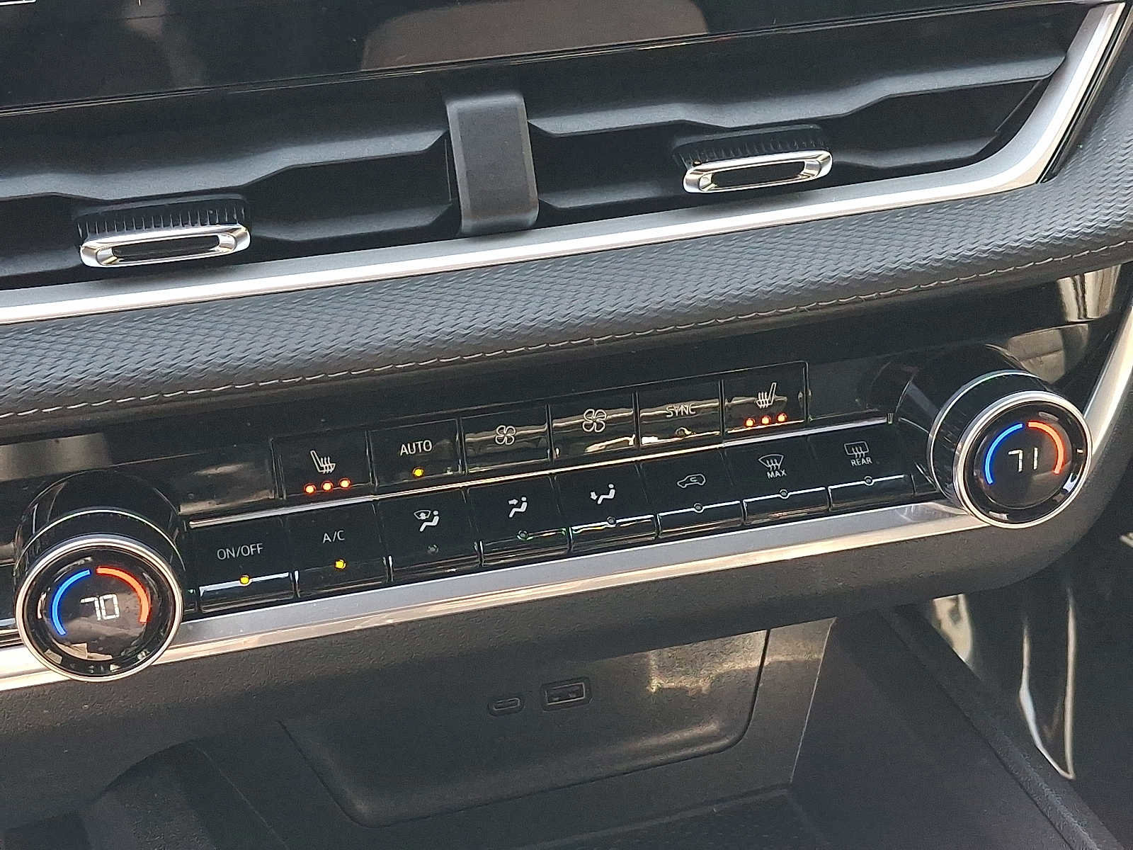 Used 2026 Chevrolet Equinox LT w/ Convenience Package II image 16