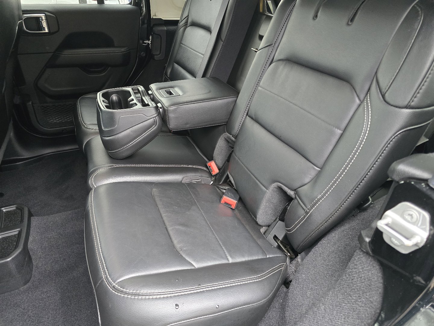 Used 2021 Jeep Wrangler Unlimited Sahara image 32