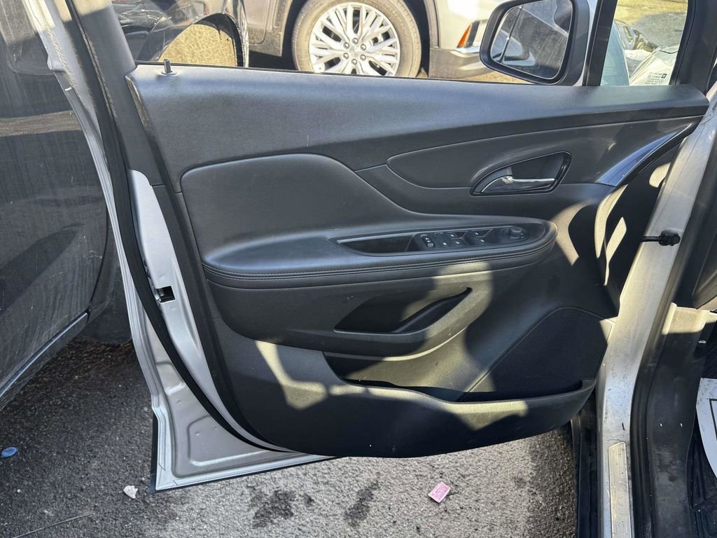 Used 2022 Buick Encore Preferred w/ Safety Package image 12