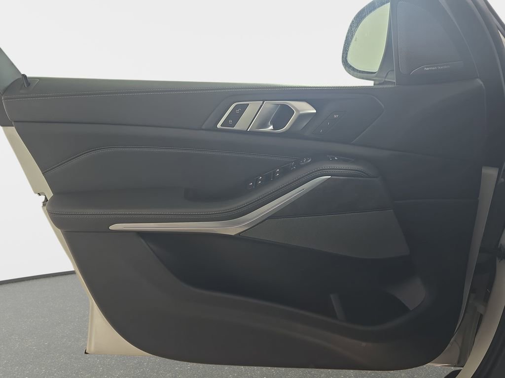 Certified 2024 BMW X5 xDrive40i w/ Premium Package image 27