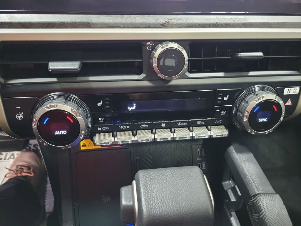 Used 2025 Toyota Tacoma Limited image 46