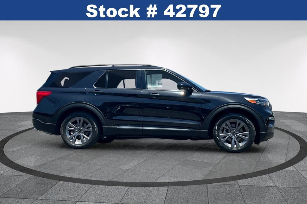 Certified 2023 Ford Explorer XLT w/ Equipment Group 202A RWD image 4