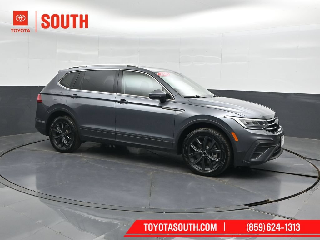 Used 2024 Volkswagen Tiguan SE AWD/4WD image 1
