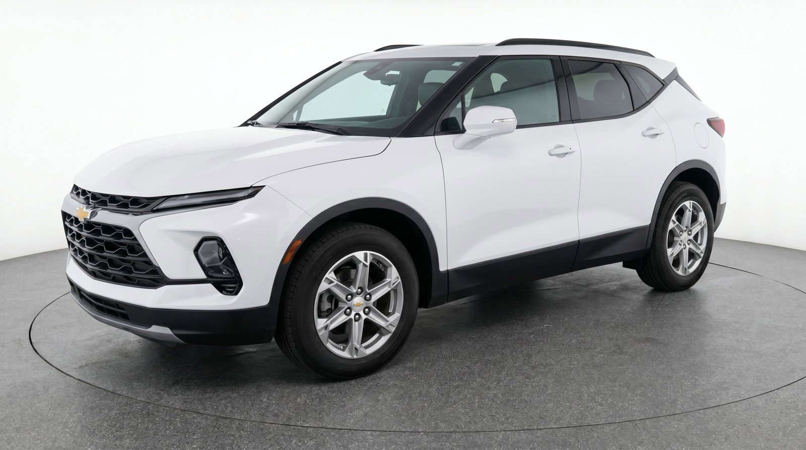 Used 2025 Chevrolet Blazer LT FWD image 3