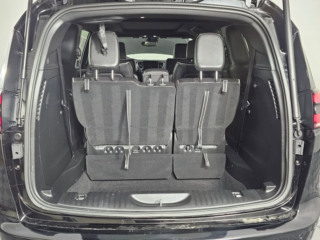 Used 2026 Chrysler Pacifica Limited w/ S Appearance Package image 16