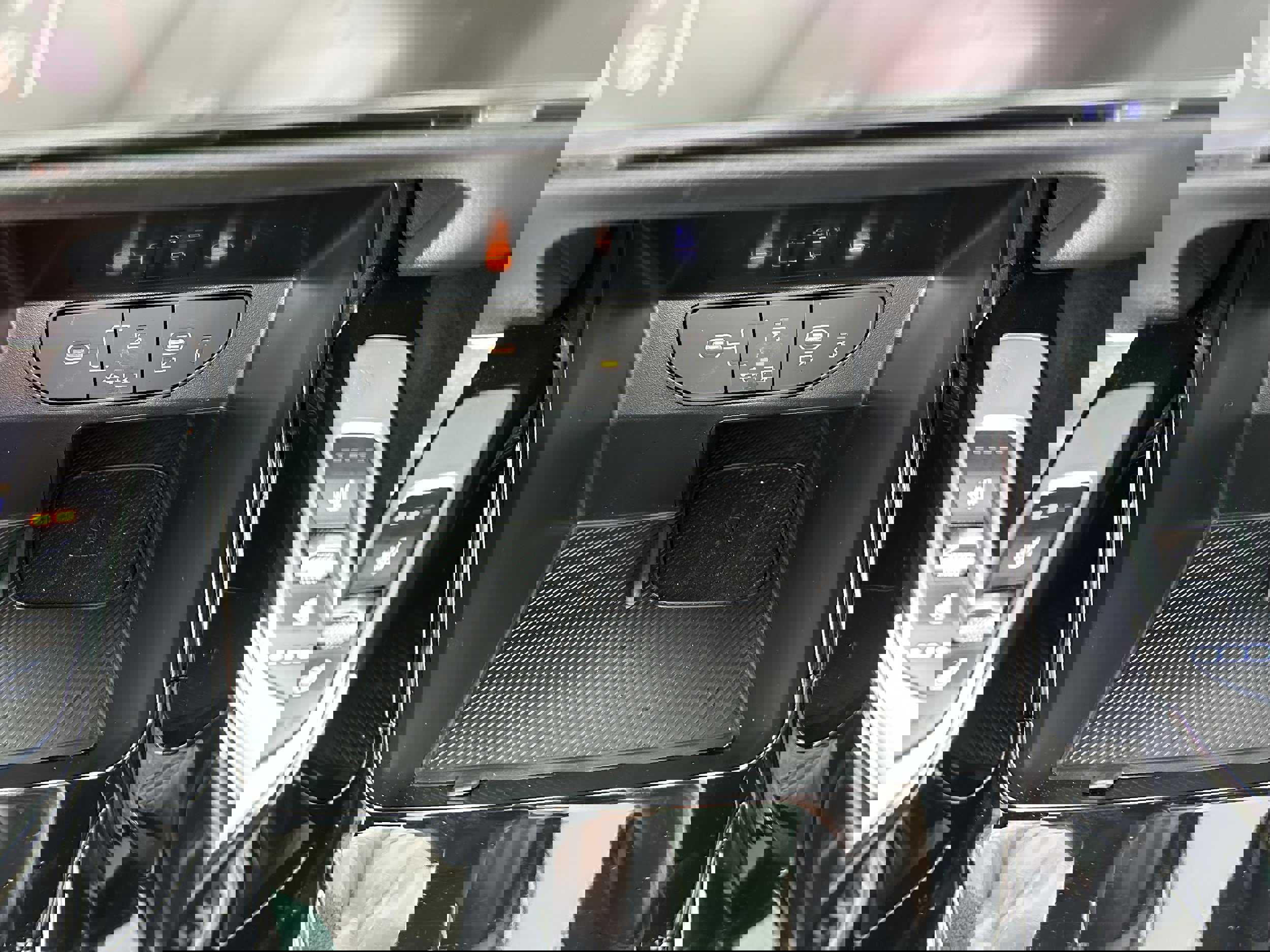 Used 2025 Kia Sorento SX Prestige w/ Sage Leather Package image 49