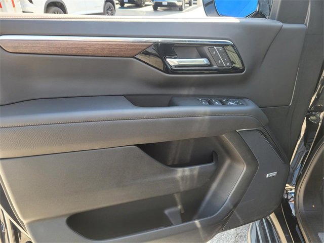 New 2025 Chevrolet Suburban High Country image 12