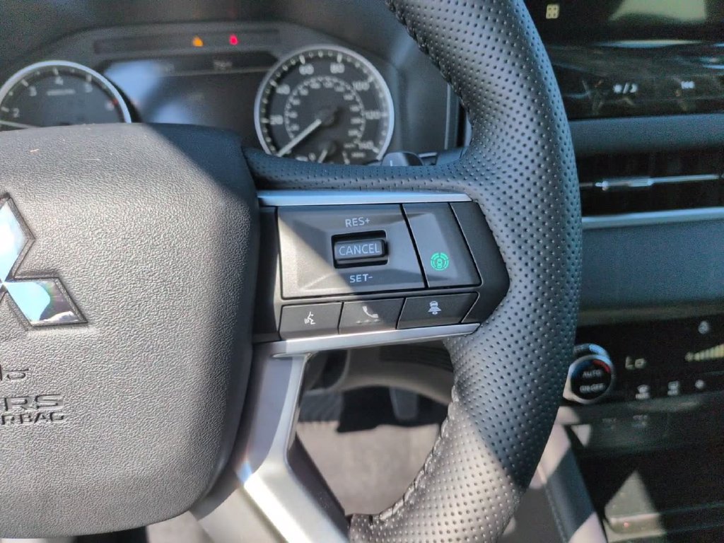 New 2026 Mitsubishi Outlander AWD image 22