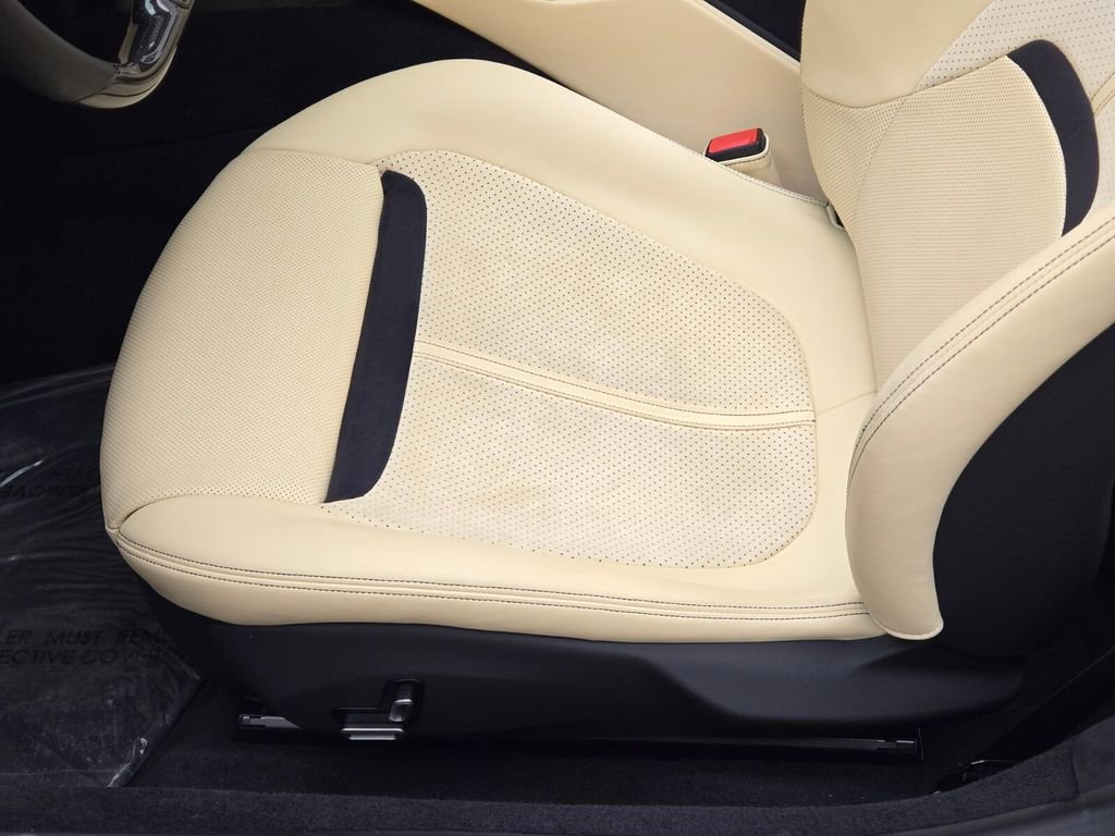 Used 2024 Ferrari Roma Spider RWD image 34