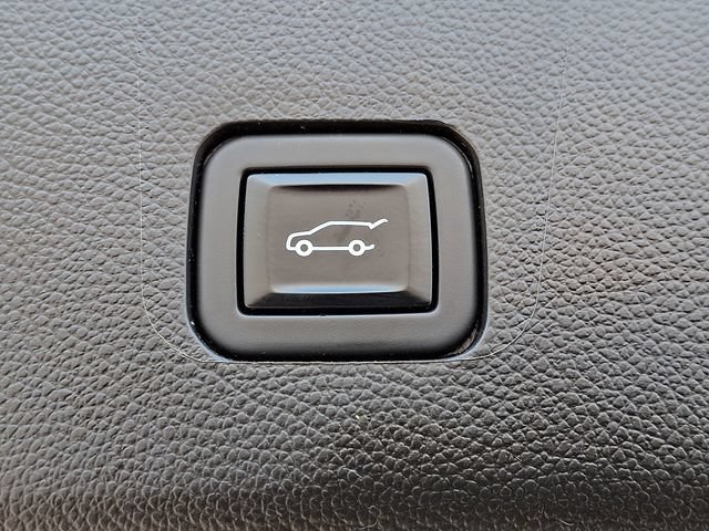 Used 2023 Chevrolet Traverse RS w/ LPO, Floor Liner Package AWD/4WD image 31