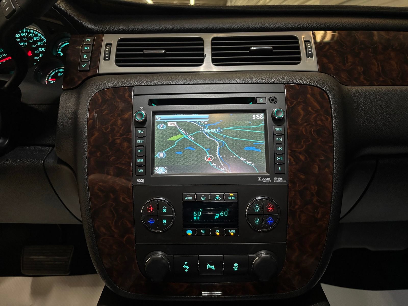 Used 2014 GMC Yukon Denali AWD/4WD image 18