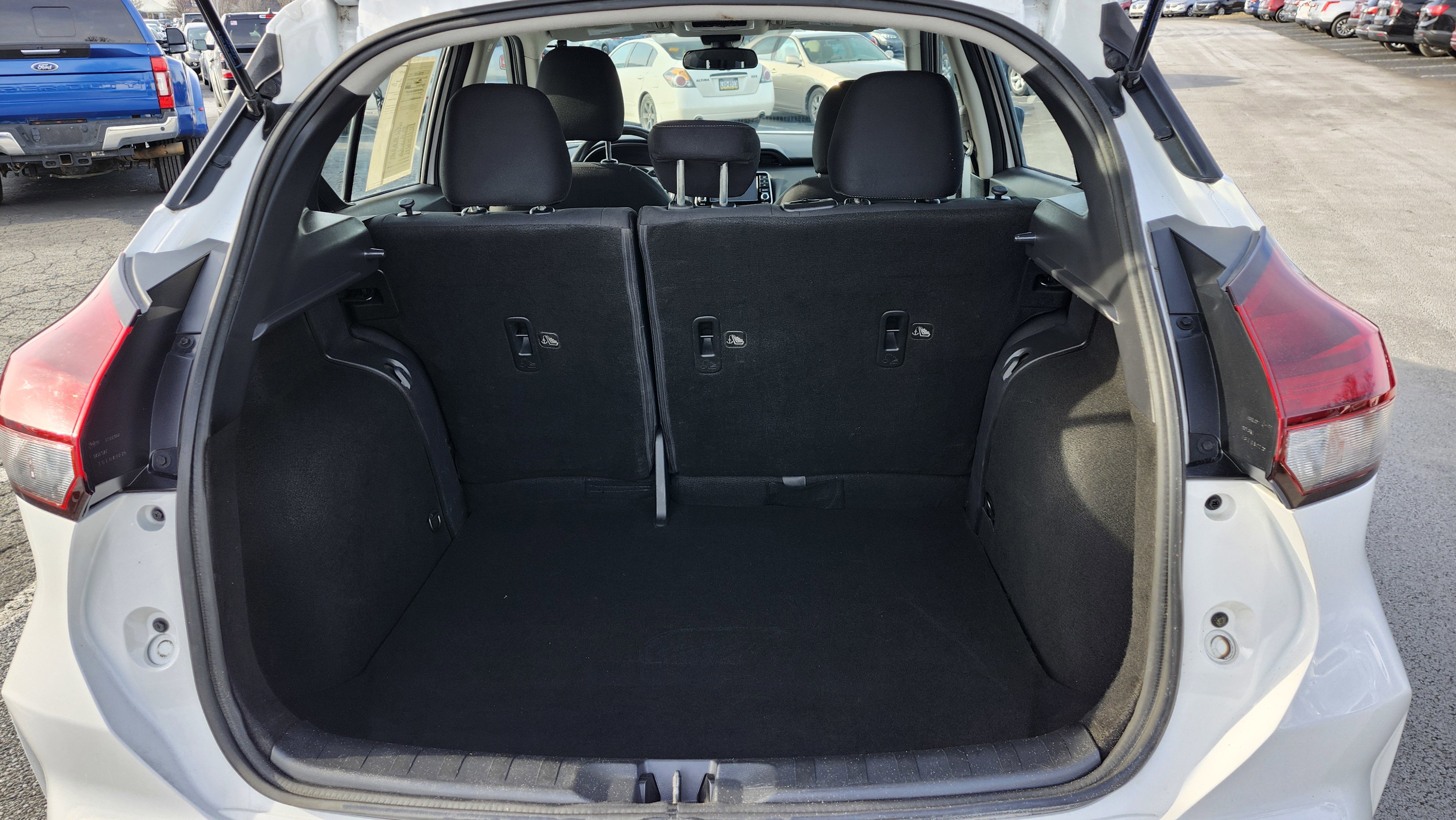 Used 2021 Nissan Kicks S image 20