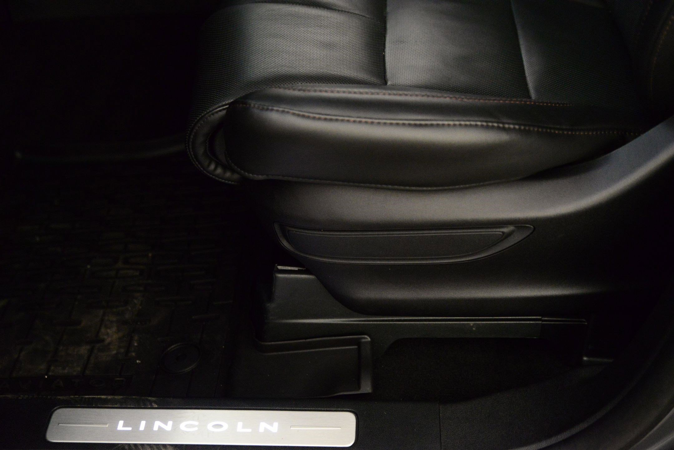 Used 2023 Lincoln Aviator Reserve w/ Equipment Group 201A image 28