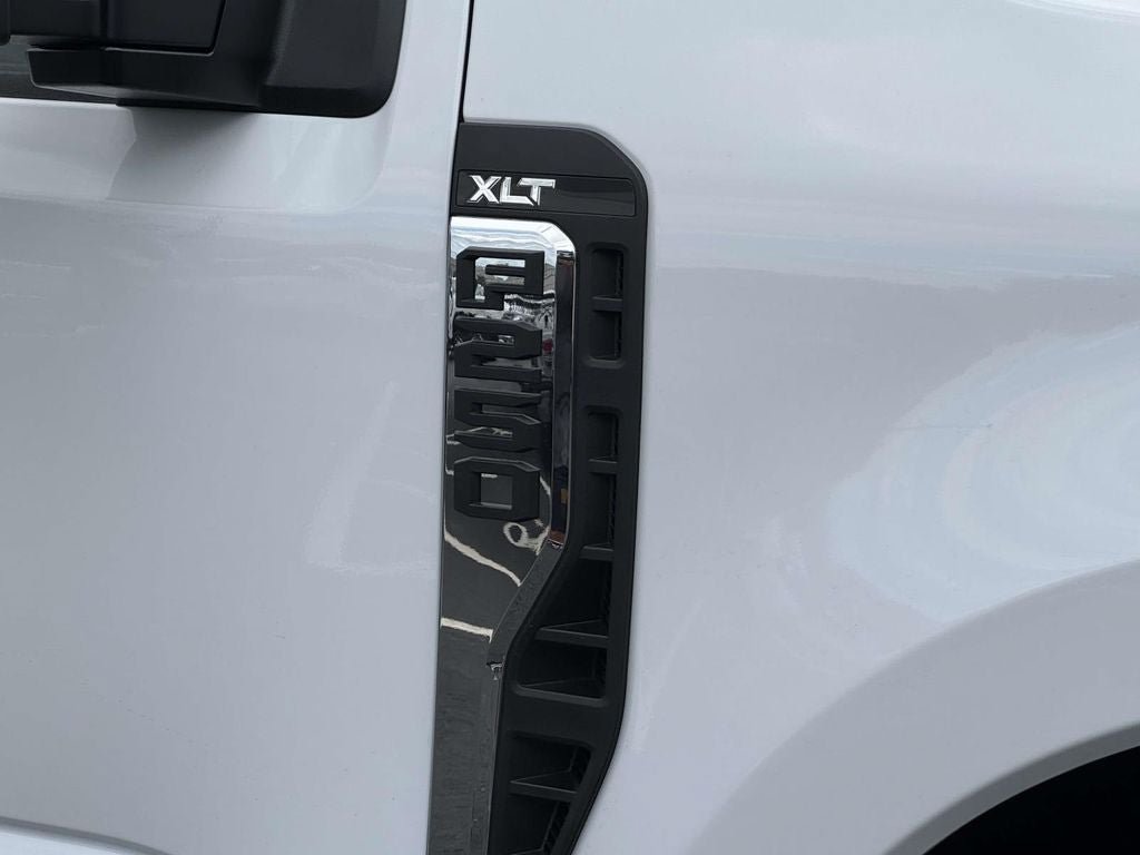 New 2026 Ford F250 XLT w/ FX4 Off-Road Package AWD/4WD image 2