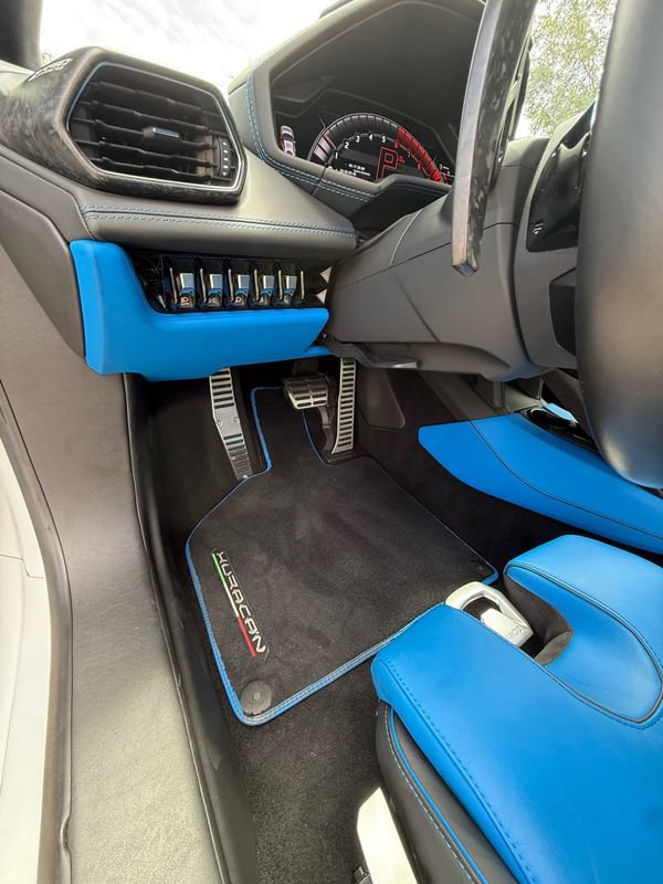 Used 2021 Lamborghini Huracan EVO RWD image 15