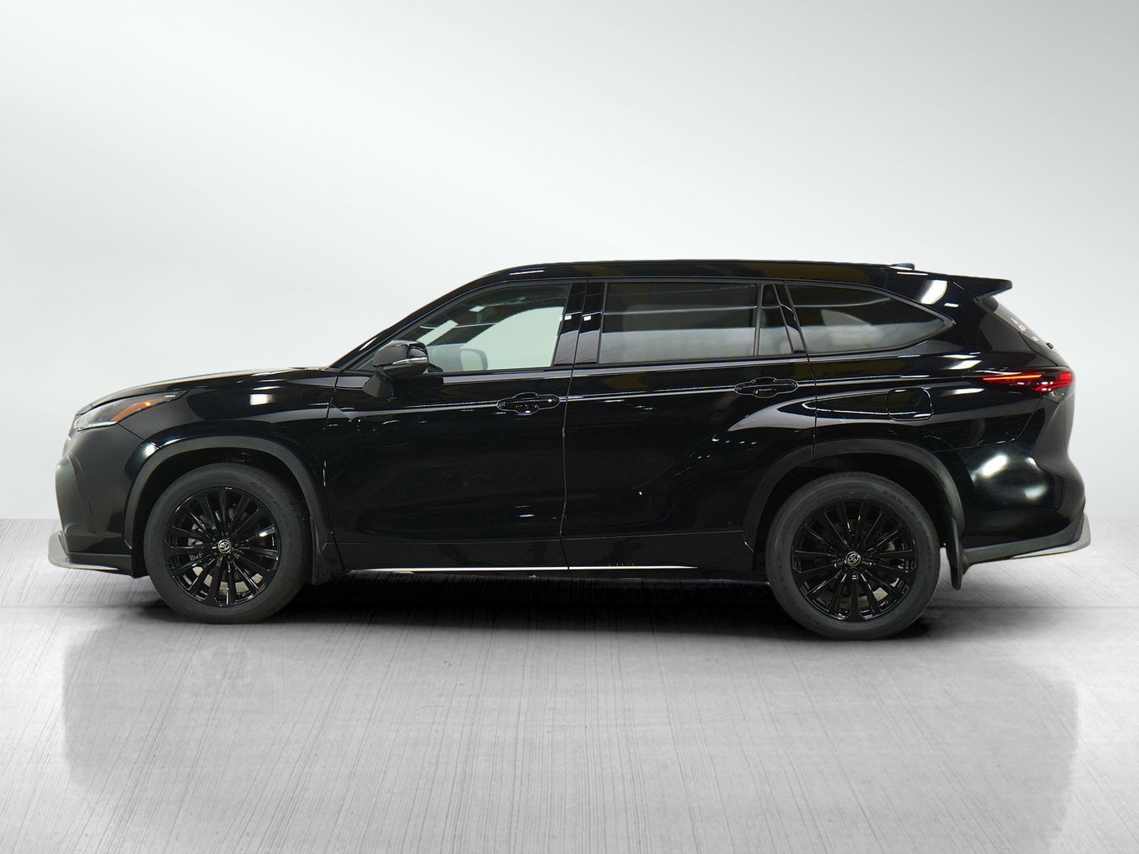 Used 2025 Toyota Highlander XSE AWD/4WD image 2