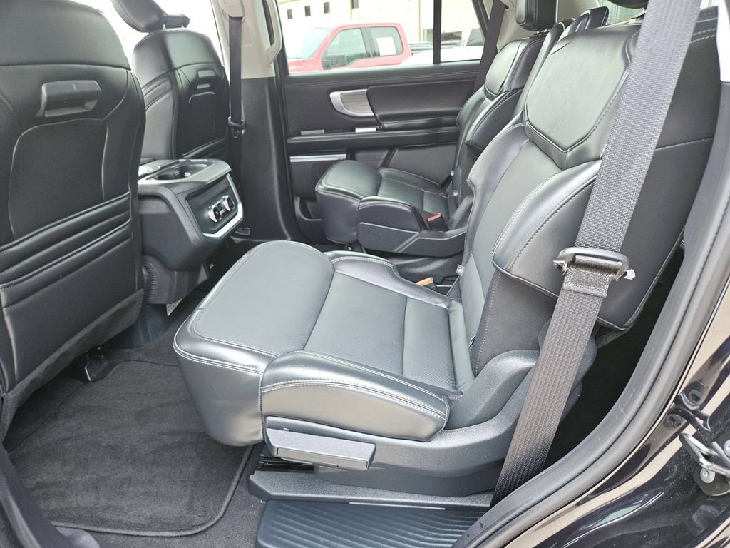 Used 2025 Ford Expedition Platinum AWD/4WD image 27