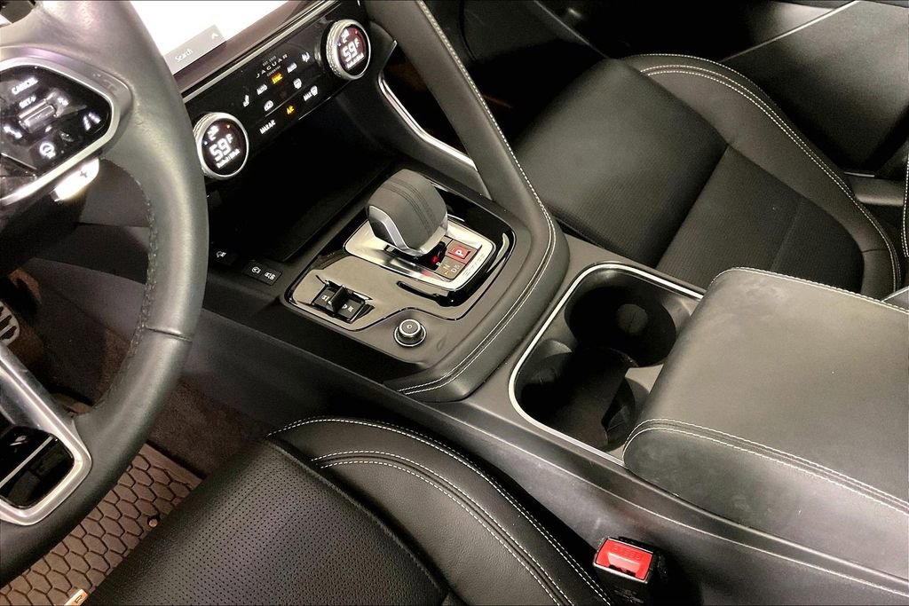 Used 2024 Jaguar E-PACE R-Dynamic SE image 17