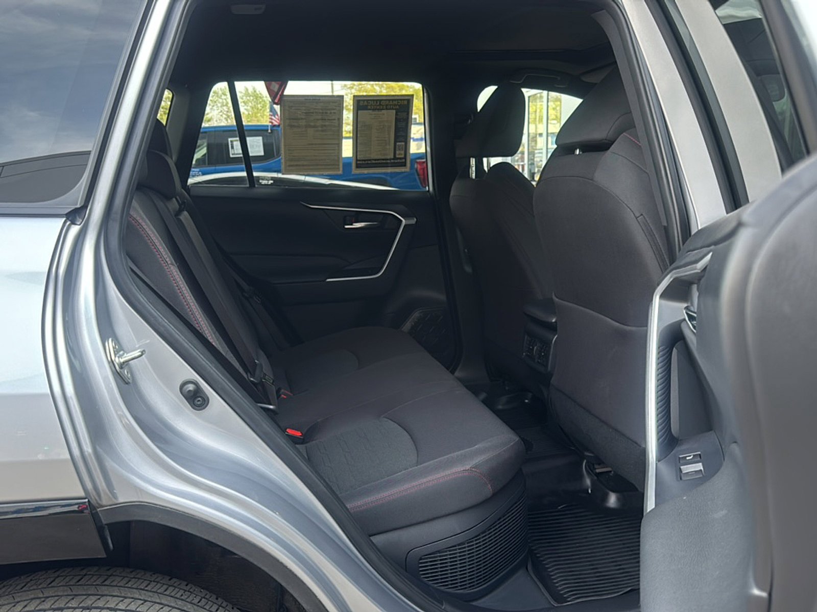 Used 2022 Toyota RAV4 SE w/ Weather & Moonroof Package AWD/4WD image 19