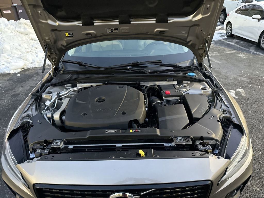Used 2021 Volvo S60 T5 Momentum w/ Premium Package image 18