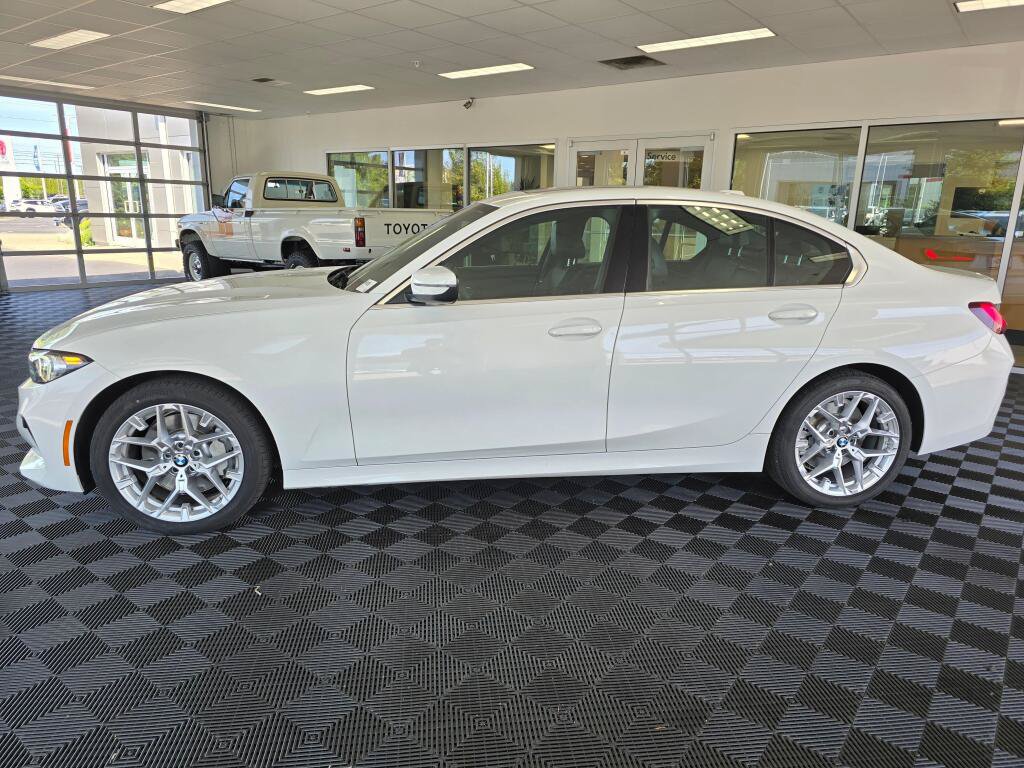 Used 2025 BMW 330i Sedan RWD image 6