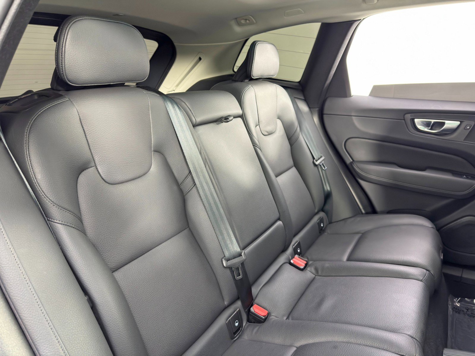 Used 2025 Volvo XC60 T8 Plus w/ Climate Package PRO AWD/4WD image 37