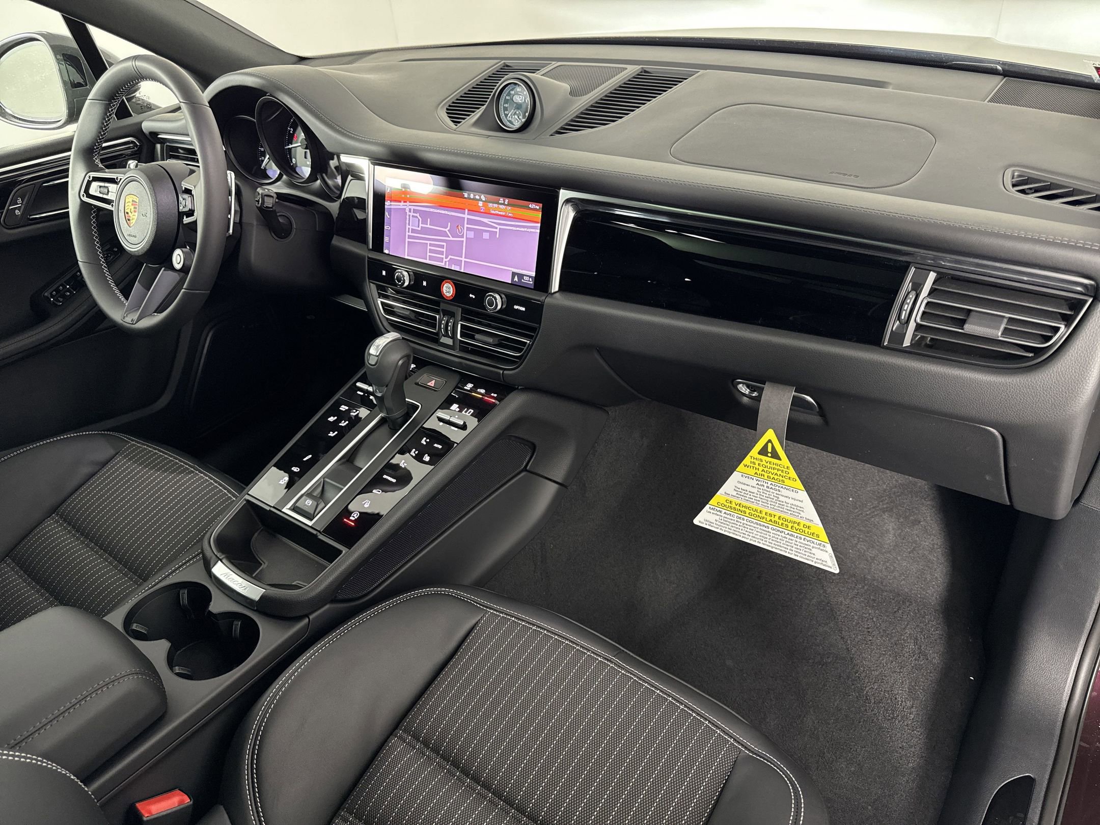 Certified 2025 Porsche Macan Turbo image 30