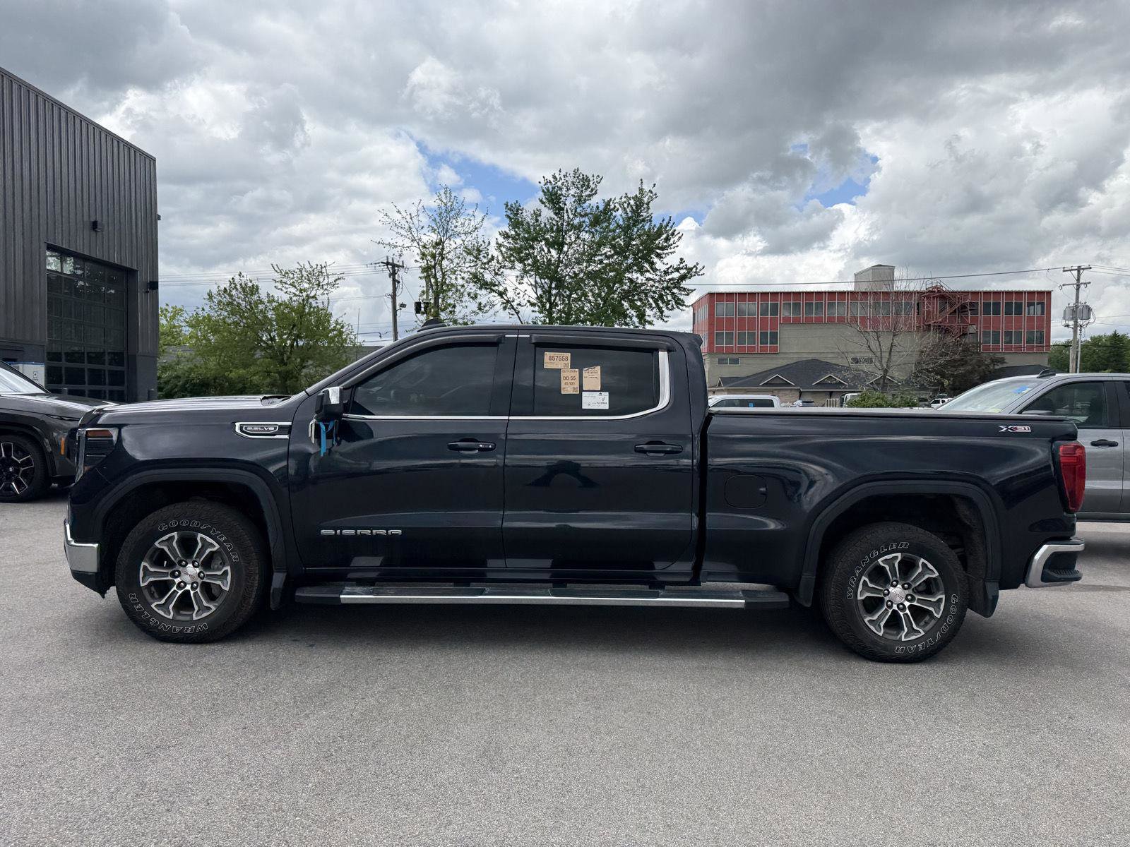 Used 2023 GMC Sierra 1500 SLE w/ X31 Off-Road Package AWD/4WD image 6