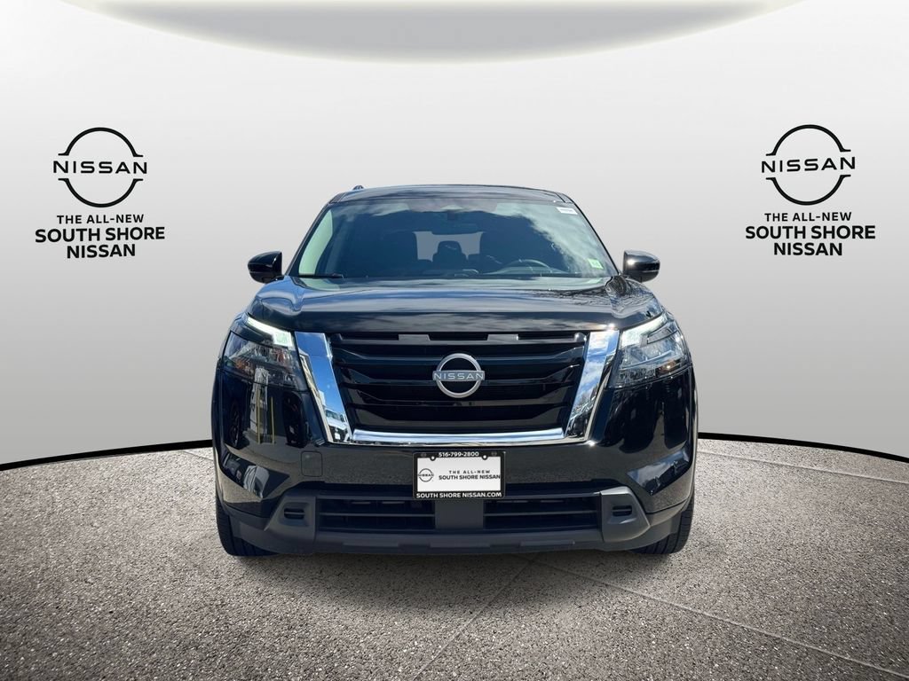 Used 2025 Nissan Pathfinder SV AWD/4WD image 2