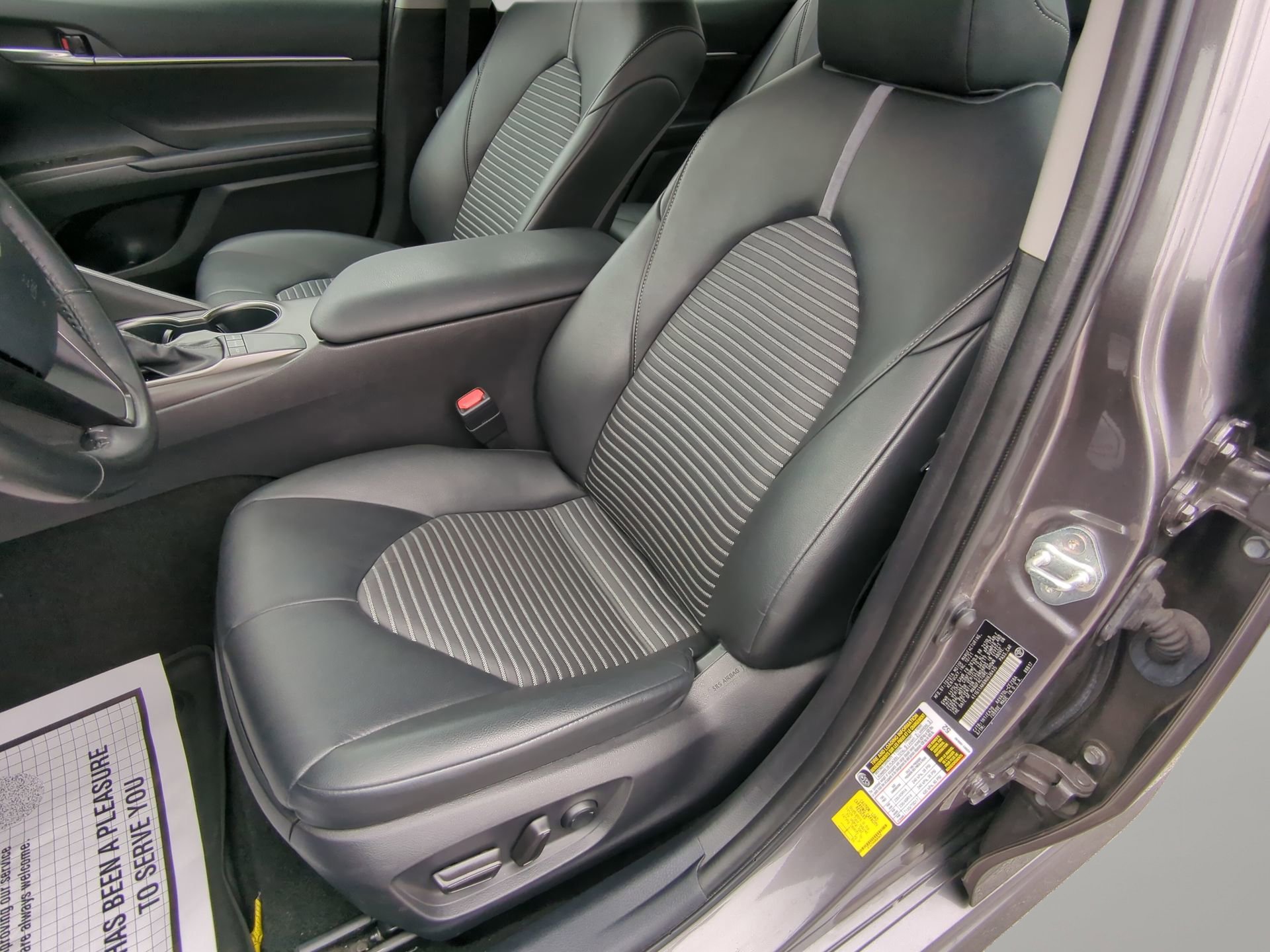 Used 2022 Toyota Camry SE w/ Carpet Mat Package (TMS) image 48