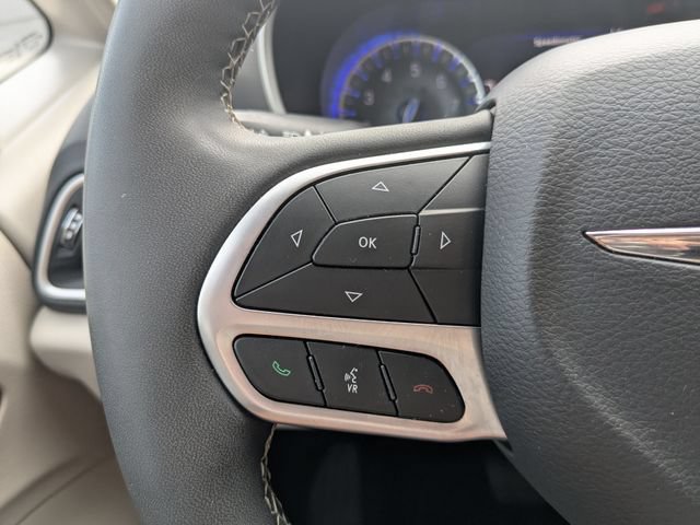 Used 2024 Chrysler Pacifica Touring-L FWD image 24