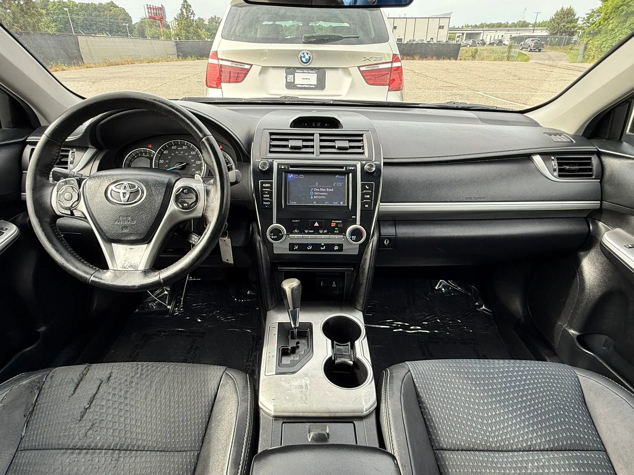 Used 2013 Toyota Camry SE FWD image 3