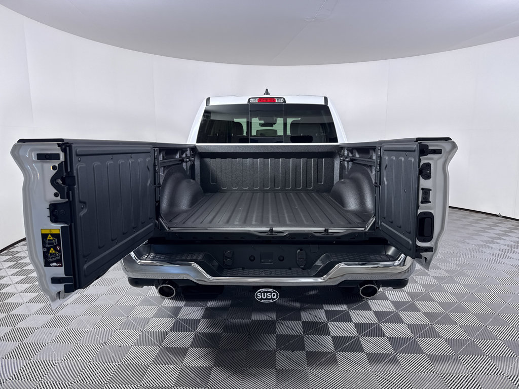 New 2027 RAM 1500 Laramie AWD/4WD image 3