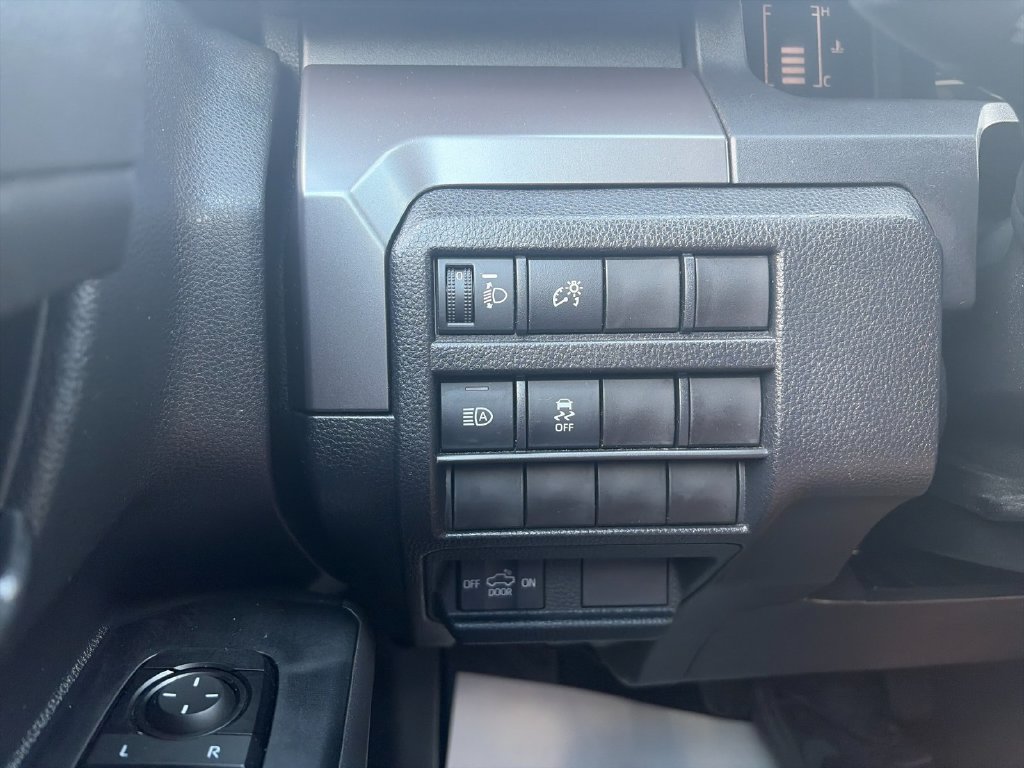 Used 2025 Toyota Tacoma SR5 AWD/4WD image 31