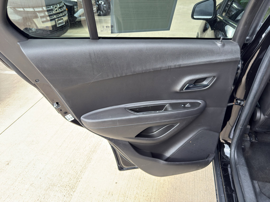 Used 2020 Chevrolet Trax LT w/ LT Convenience Package image 26