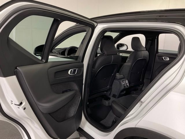 New 2026 Volvo XC40 B5 Ultra w/ Protection Package Premier image 33