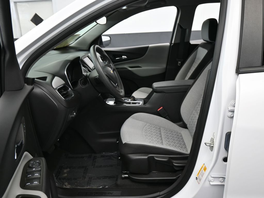 Used 2023 Chevrolet Equinox LS w/ Sport Edition image 11