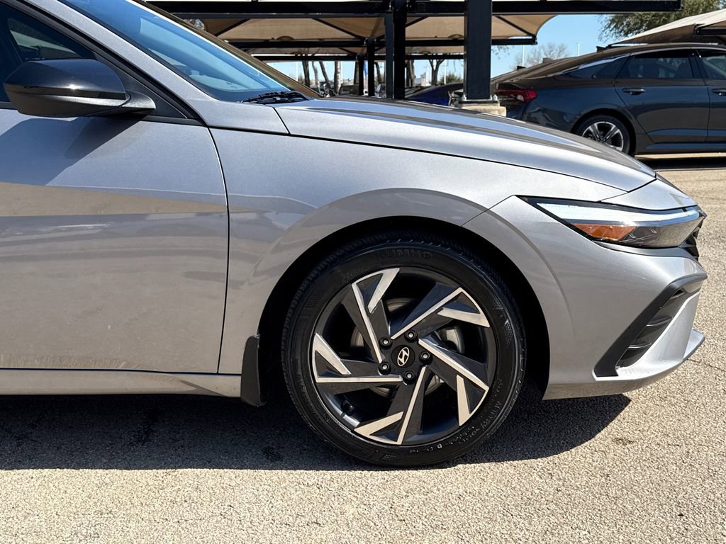 Certified 2025 Hyundai Elantra Sport image 5