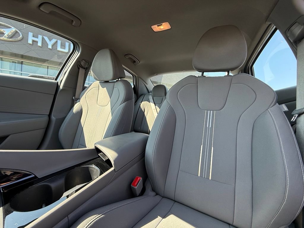Certified 2025 Hyundai Elantra Hybrid FWD image 12