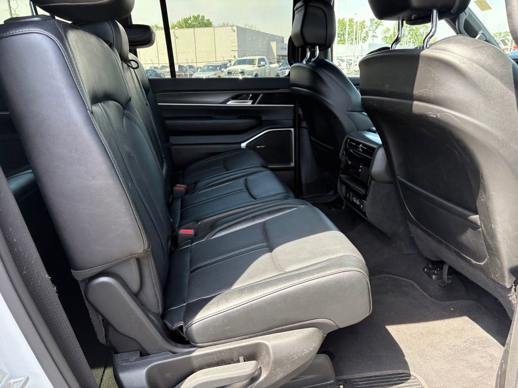 Used 2024 Jeep Wagoneer L Series II w/ Flexible Seating Group AWD/4WD image 12
