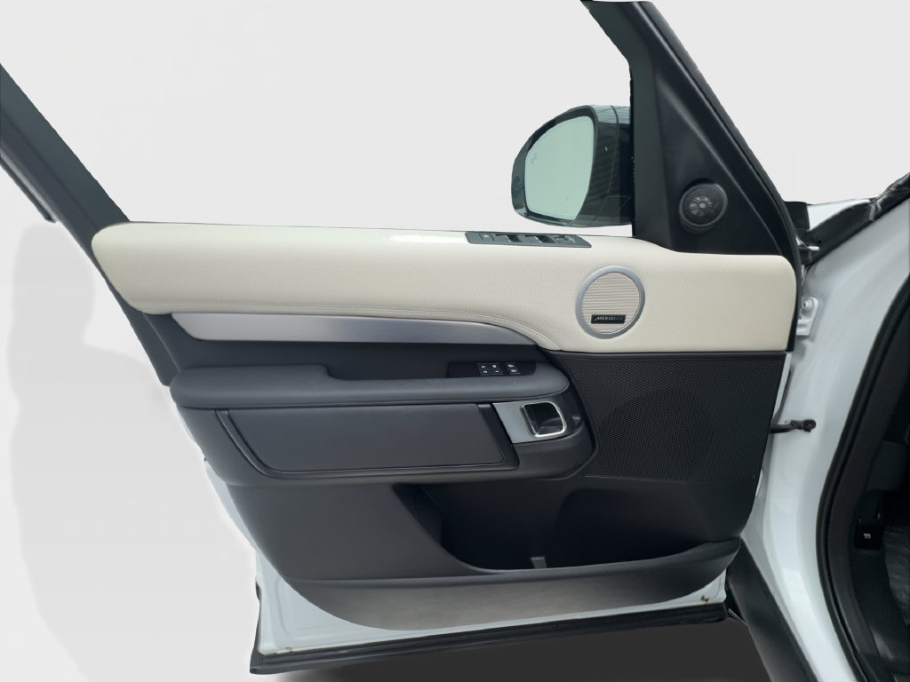 Used 2025 Land Rover Discovery Dynamic SE AWD/4WD image 34