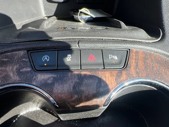 Used 2020 GMC Acadia Denali w/ Technology Package FWD image 32