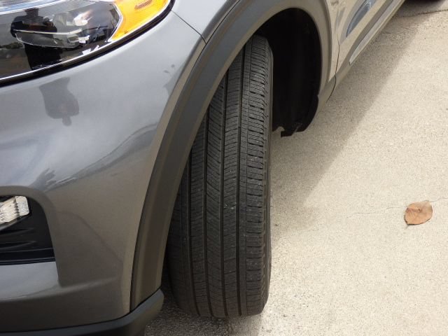 Used 2024 Ford Explorer XLT w/ Equipment Group 202A RWD image 10