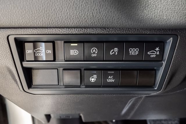 Used 2024 Toyota Tundra Limited AWD/4WD image 12