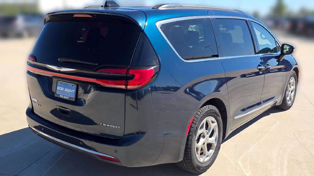 Used 2023 Chrysler Pacifica Limited FWD image 5