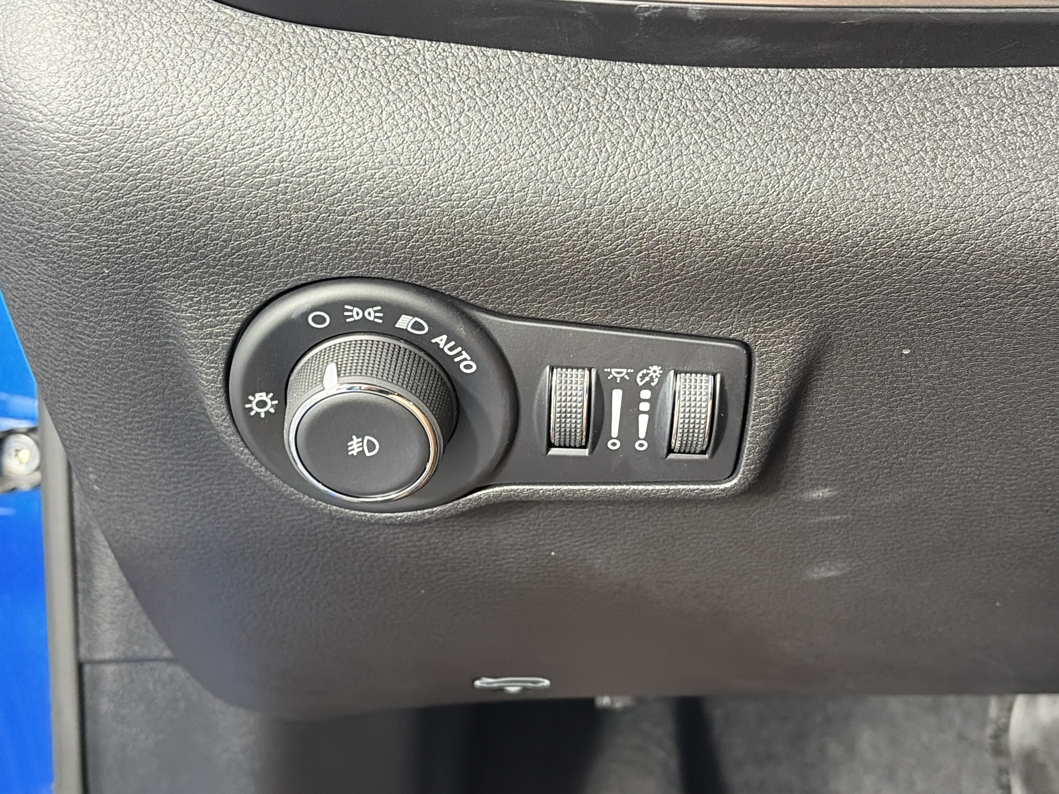 Used 2025 Jeep Compass Limited w/ Elite Group AWD/4WD image 28