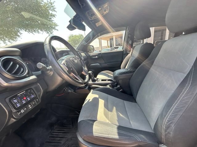 Used 2021 Toyota Tacoma TRD Off-Road w/ Technology Package AWD/4WD image 12