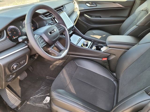 New 2025 Jeep Grand Cherokee Altitude image 9
